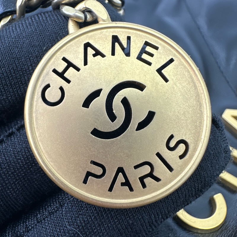 CHANEL Mini 22 Bag 黑色金扣 晶片款 2023年-10