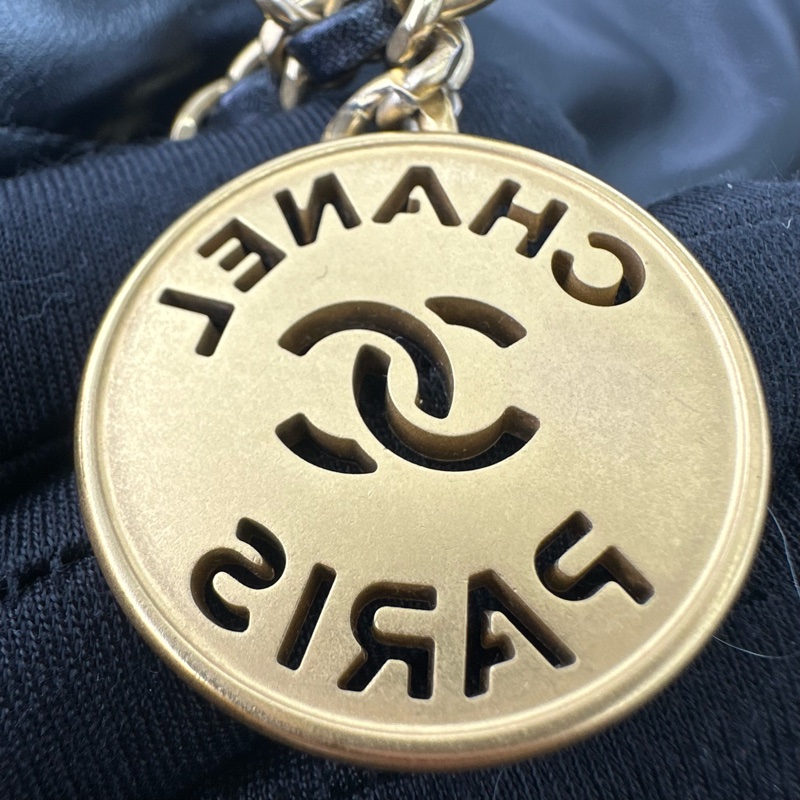 CHANEL Mini 22 Bag 黑色金扣 晶片款 2023年-11