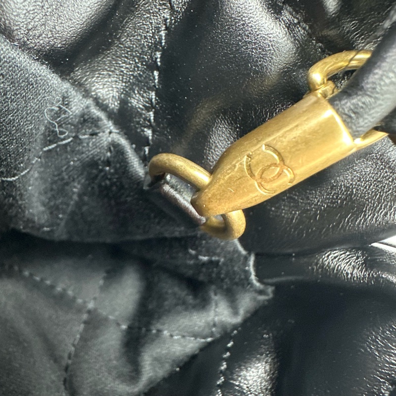 CHANEL Mini 22 Bag 黑色金扣 晶片款 2023年-13