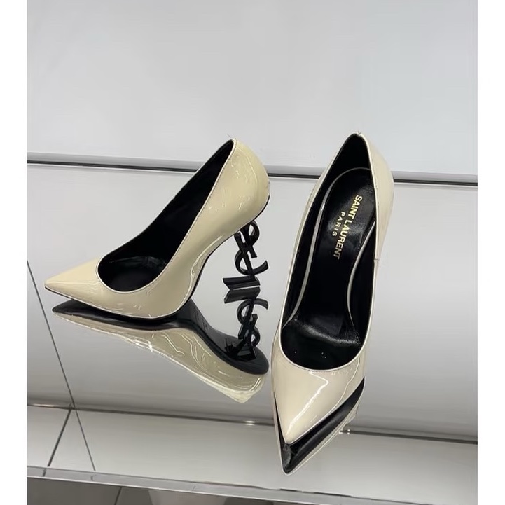 YSL乳白色漆皮OPYUM黑鞋跟尖頭設計跟鞋484160-1