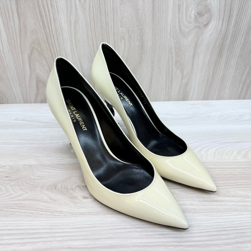 YSL乳白色漆皮OPYUM黑鞋跟尖頭設計跟鞋484160-4