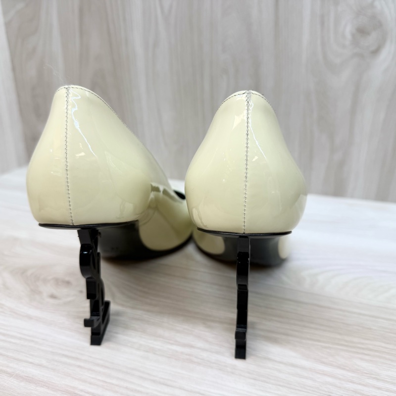 YSL乳白色漆皮OPYUM黑鞋跟尖頭設計跟鞋484160-8