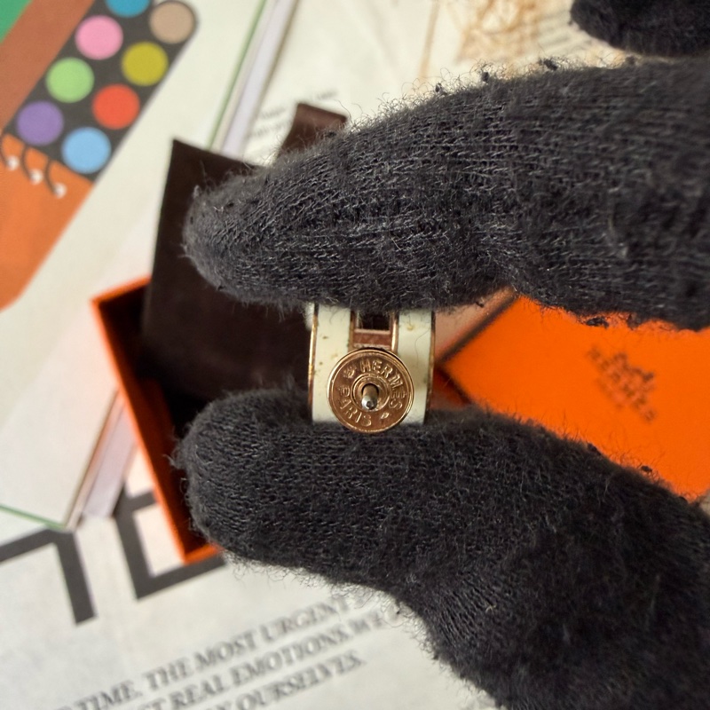 Pop H立體簍空橢圓LOGO耳環(白/玫瑰金)-4