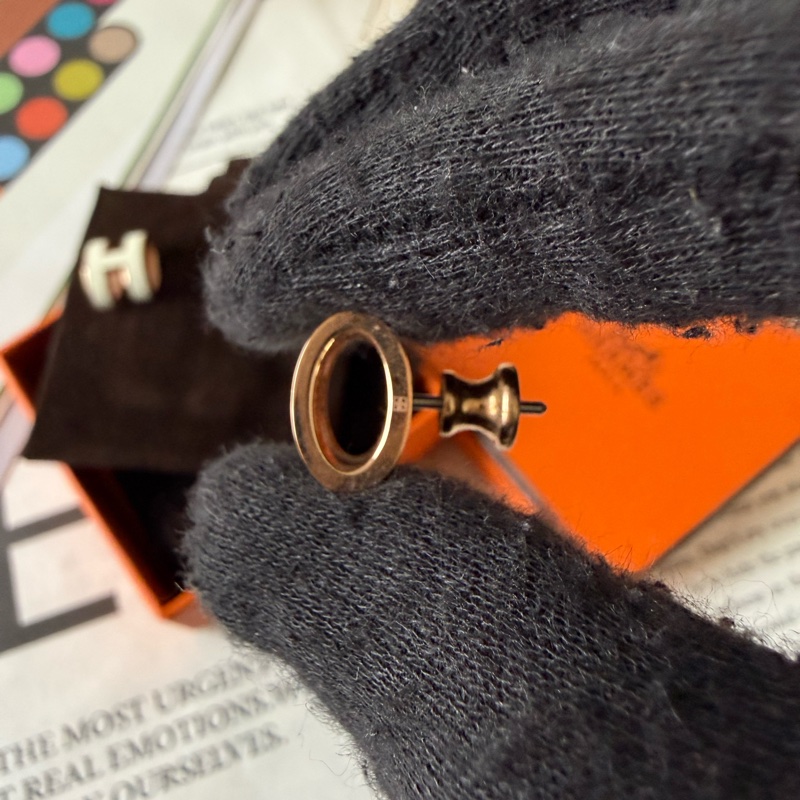 Pop H立體簍空橢圓LOGO耳環(白/玫瑰金)-5