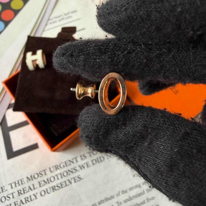 Pop H立體簍空橢圓LOGO耳環(白/玫瑰金)-6