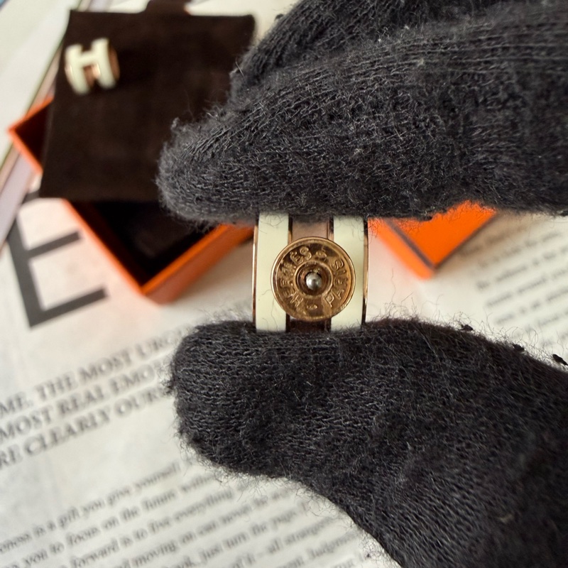 Pop H立體簍空橢圓LOGO耳環(白/玫瑰金)-7