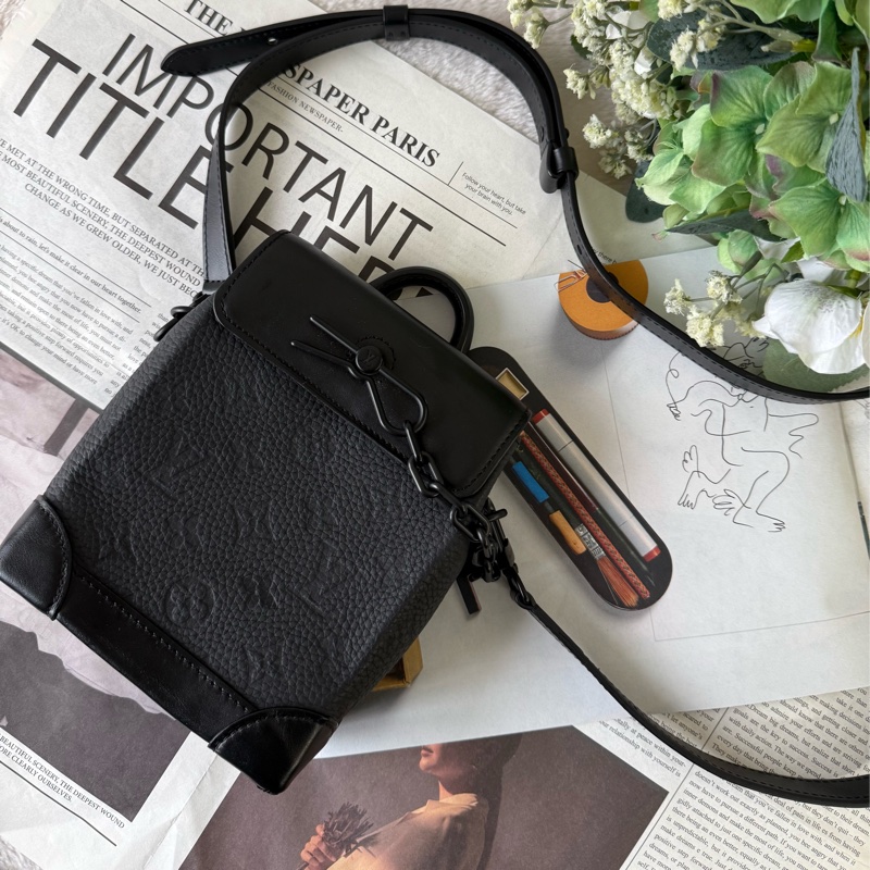 Nano Steamer 壓紋牛皮翻蓋手提/斜背二用包(黑色) M82772-0