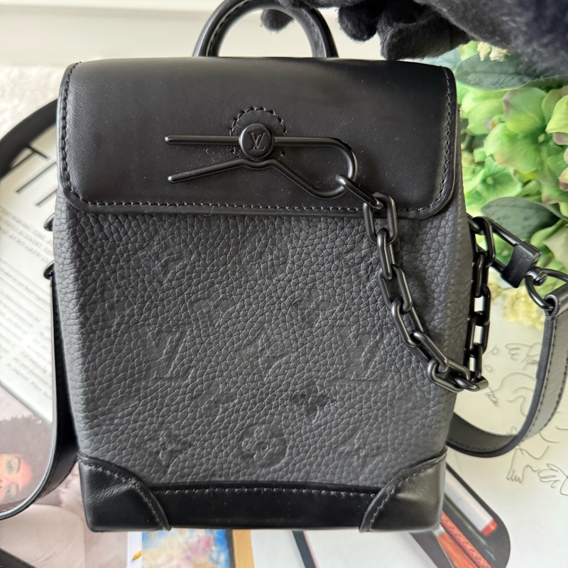 Nano Steamer 壓紋牛皮翻蓋手提/斜背二用包(黑色) M82772-1