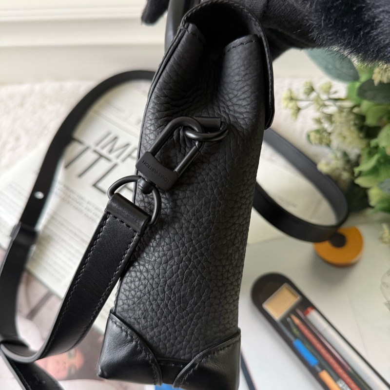 Nano Steamer 壓紋牛皮翻蓋手提/斜背二用包(黑色) M82772-2