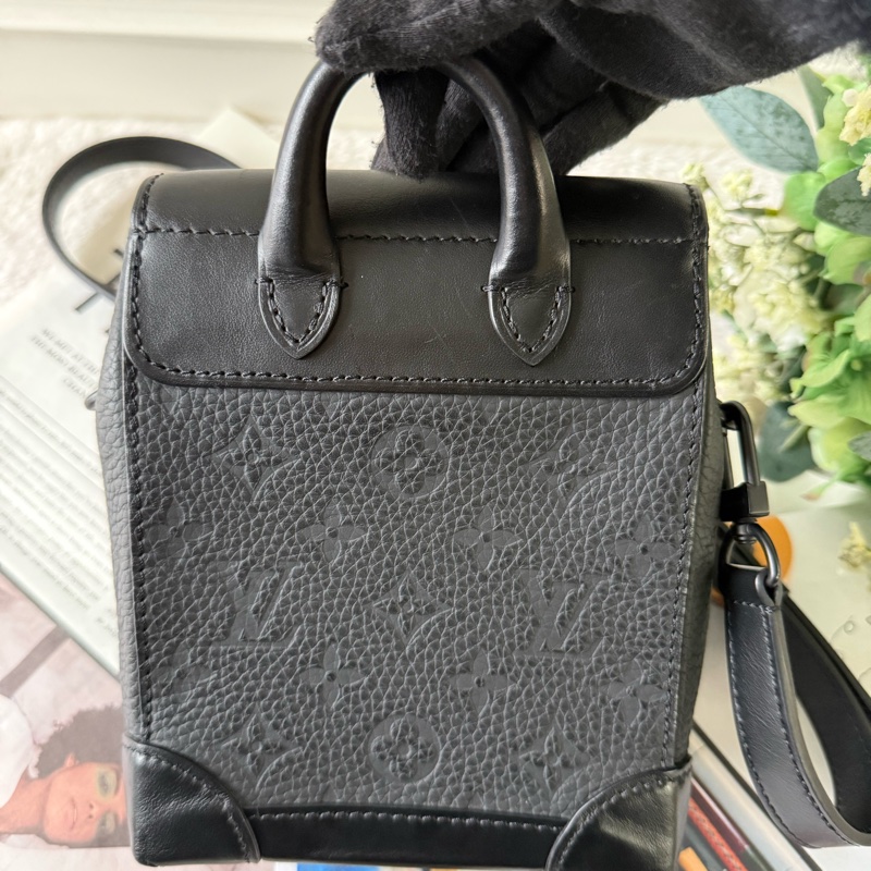 Nano Steamer 壓紋牛皮翻蓋手提/斜背二用包(黑色) M82772-3