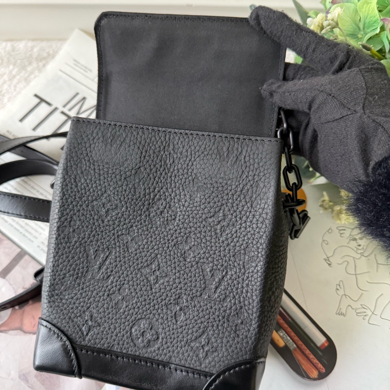 Nano Steamer 壓紋牛皮翻蓋手提/斜背二用包(黑色) M82772-6