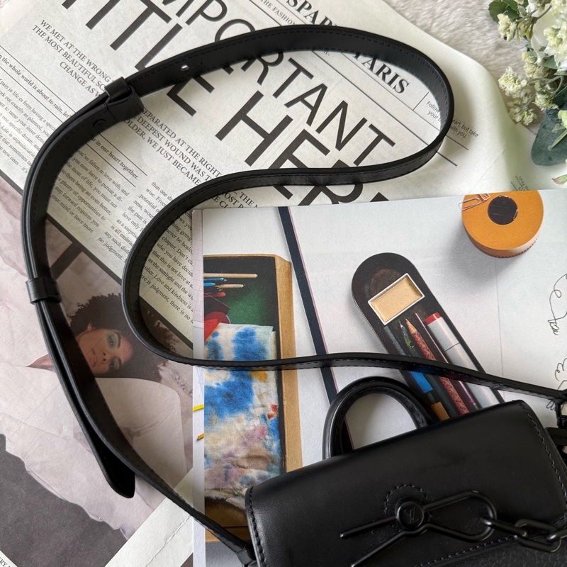 Nano Steamer 壓紋牛皮翻蓋手提/斜背二用包(黑色) M82772-8