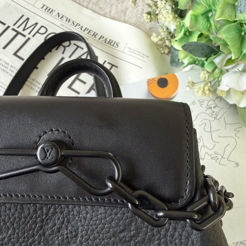 Nano Steamer 壓紋牛皮翻蓋手提/斜背二用包(黑色) M82772-9