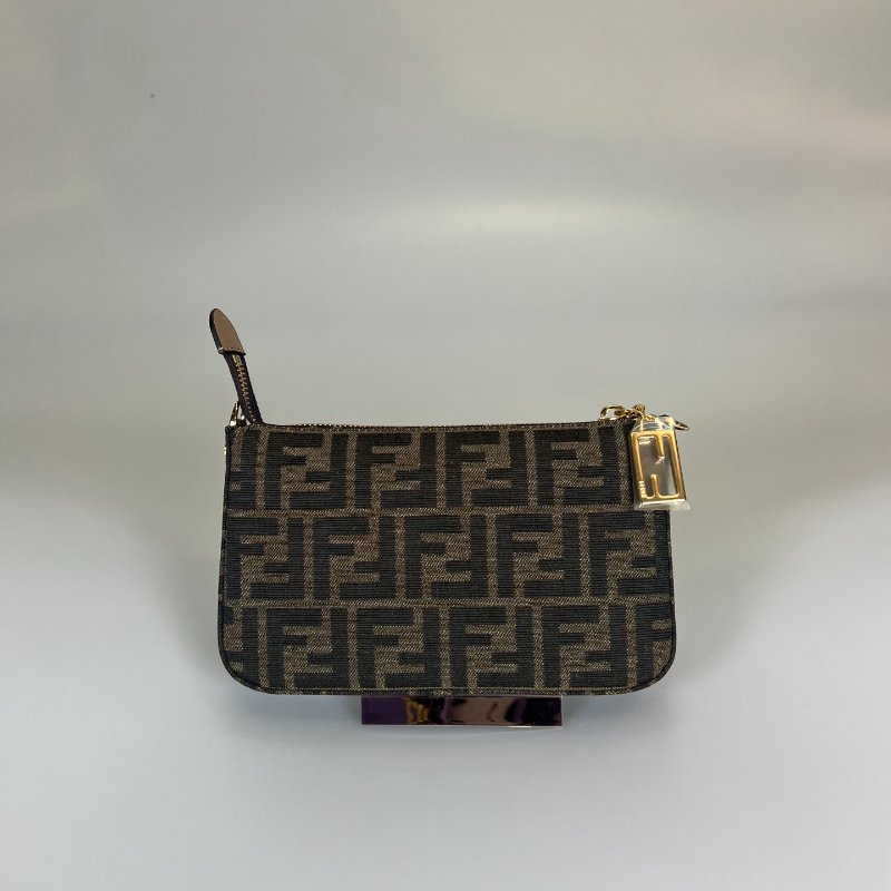 全新品 FENDI 老花 Baguette肩背小包-1