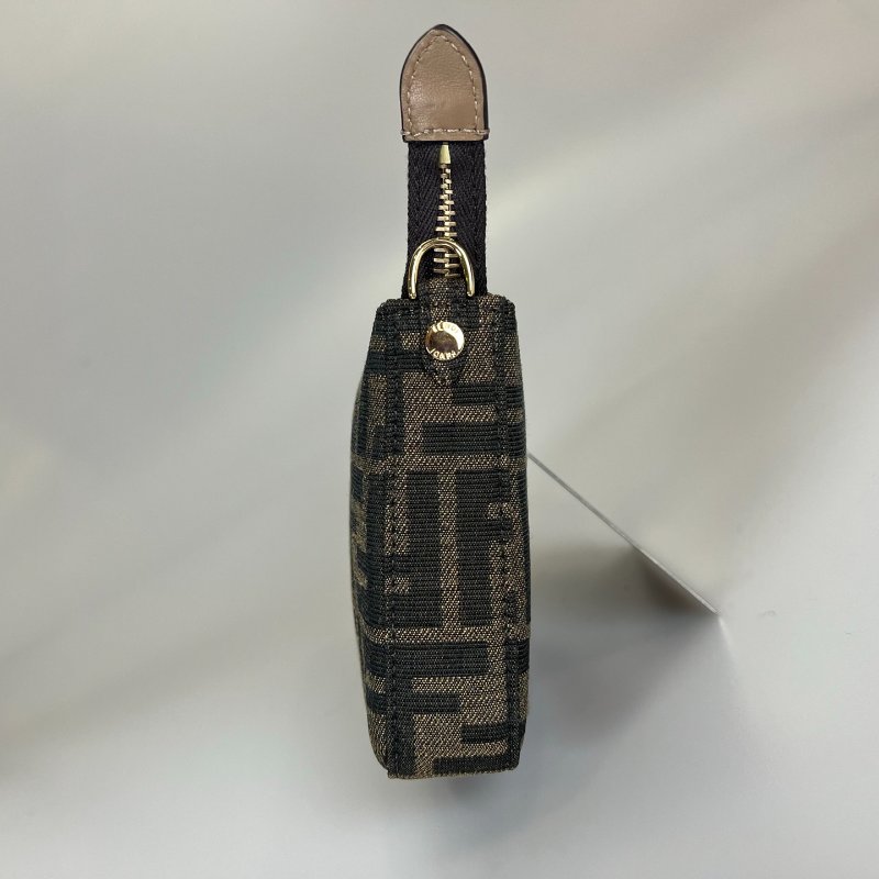 全新品 FENDI 老花 Baguette肩背小包-3