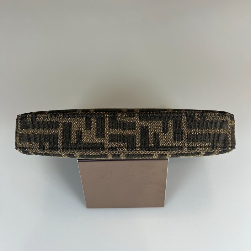 全新品 FENDI 老花 Baguette肩背小包-4