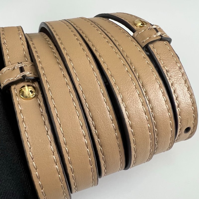 全新品 FENDI 老花 Baguette肩背小包-9