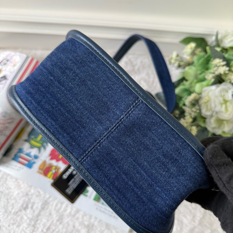 銀色CC Logo 牛仔布二用Hobo包(牛仔藍)-3