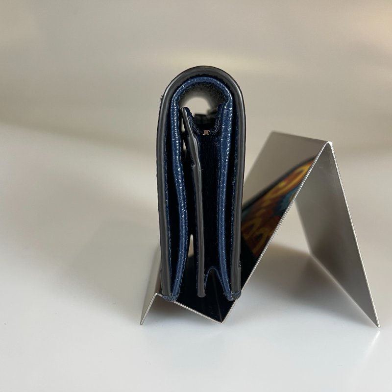 GUCCI 676297 藍色季節款對開短夾-2