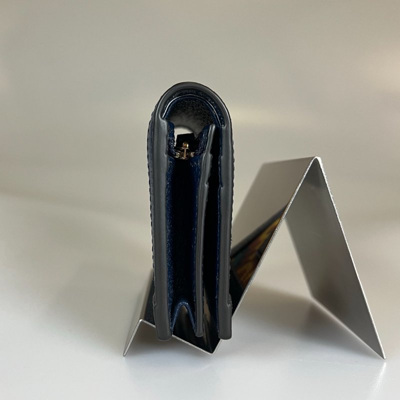 GUCCI 676297 藍色季節款對開短夾-3