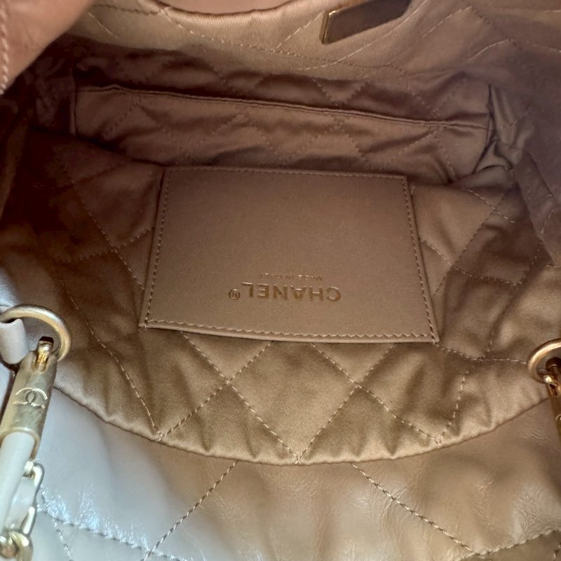 🥰盒子、防塵都在 Chanel 全新商品 奶茶色mini 22 bag 手提斜背包-4