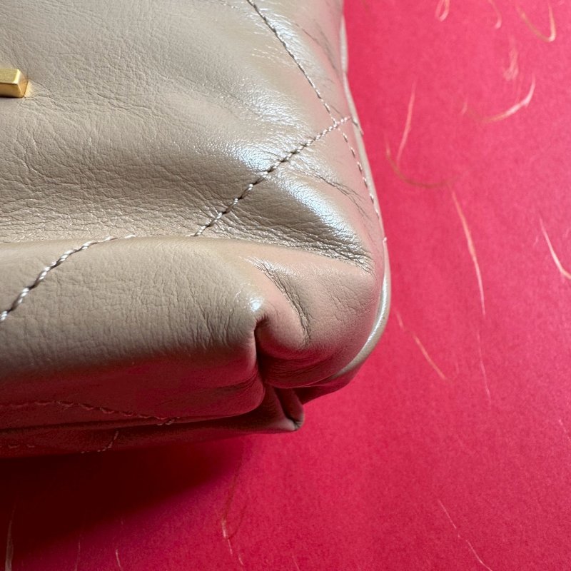 🥰盒子、防塵都在 Chanel 全新商品 奶茶色mini 22 bag 手提斜背包-6