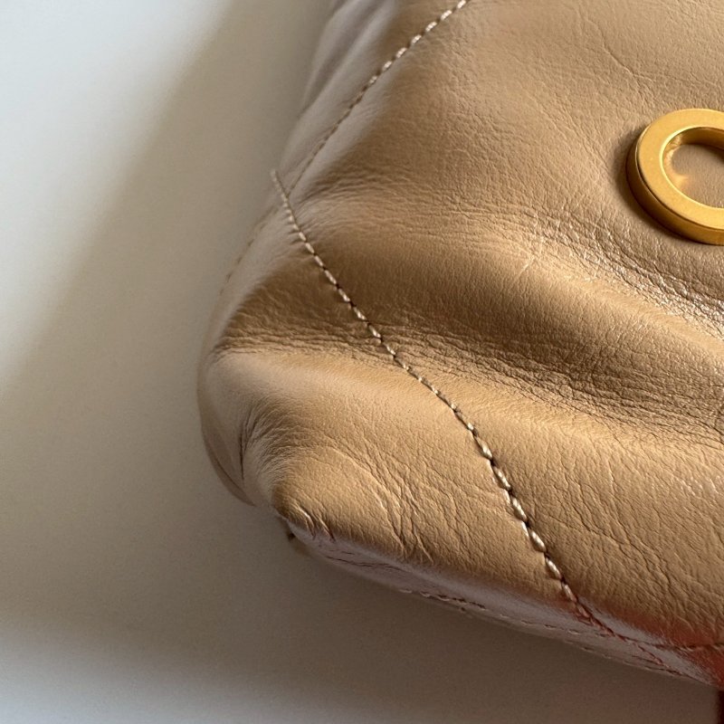 🥰盒子、防塵都在 Chanel 全新商品 奶茶色mini 22 bag 手提斜背包-9