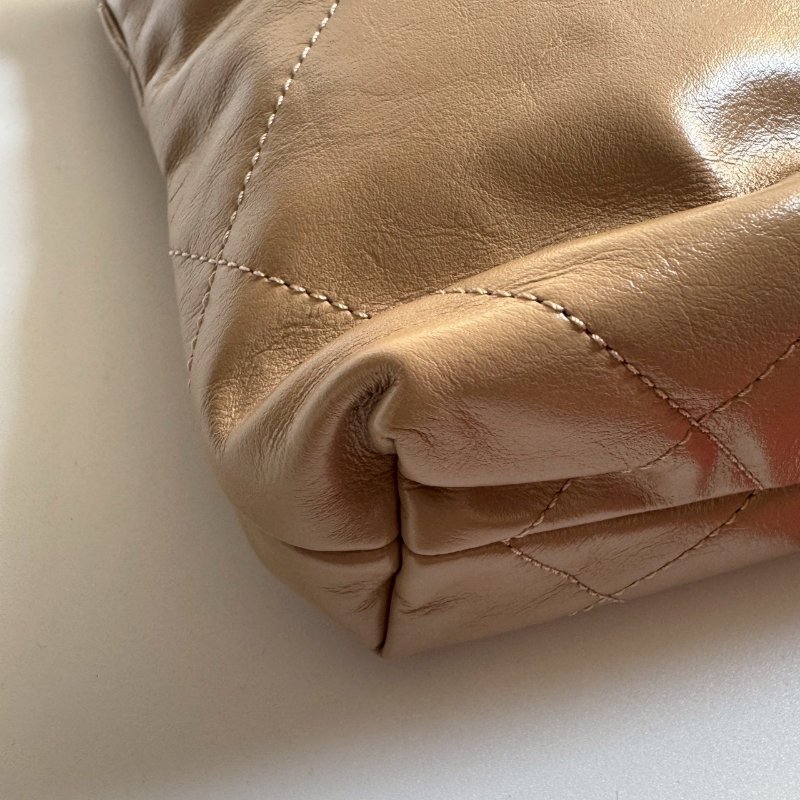 🥰盒子、防塵都在 Chanel 全新商品 奶茶色mini 22 bag 手提斜背包-10