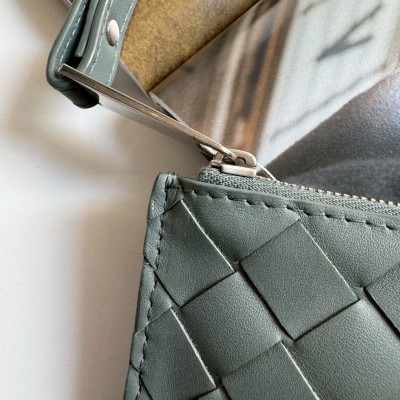 🎉喜歡簡約 外出必備 BV 灰藍色編織手拿包-2