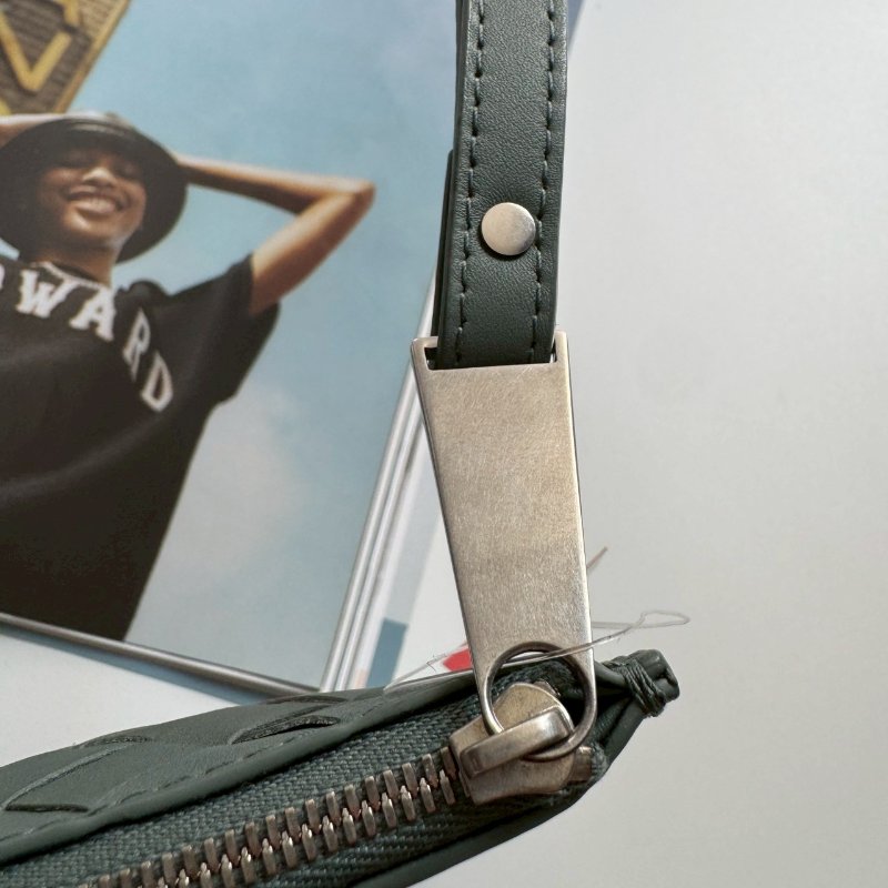 🎉喜歡簡約 外出必備 BV 灰藍色編織手拿包-11