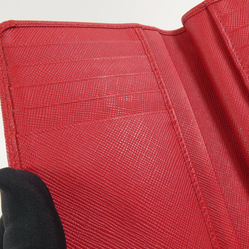 PRADA Saffiano皮革Middle Wallet金扣錢包-14