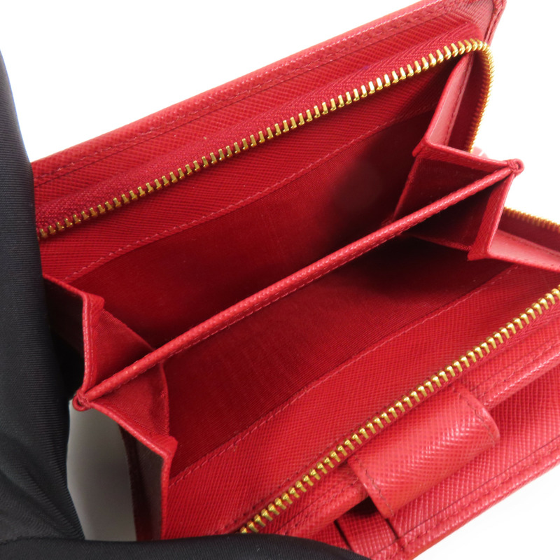 PRADA Saffiano皮革Middle Wallet金扣錢包-16