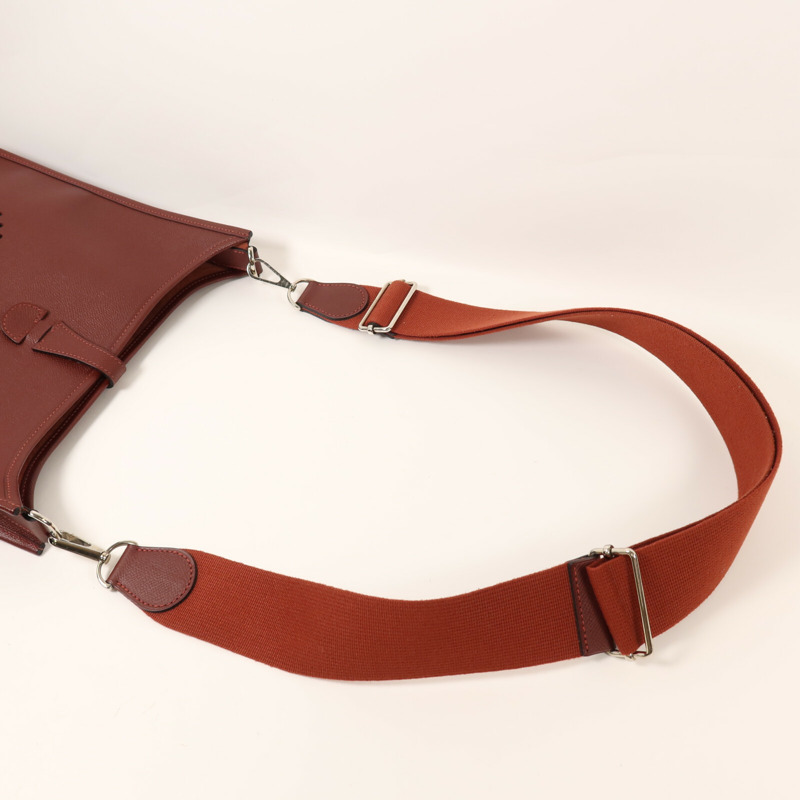 HERMES Epsom皮革Evelyne PM銀扣肩背袋Rouge H-8