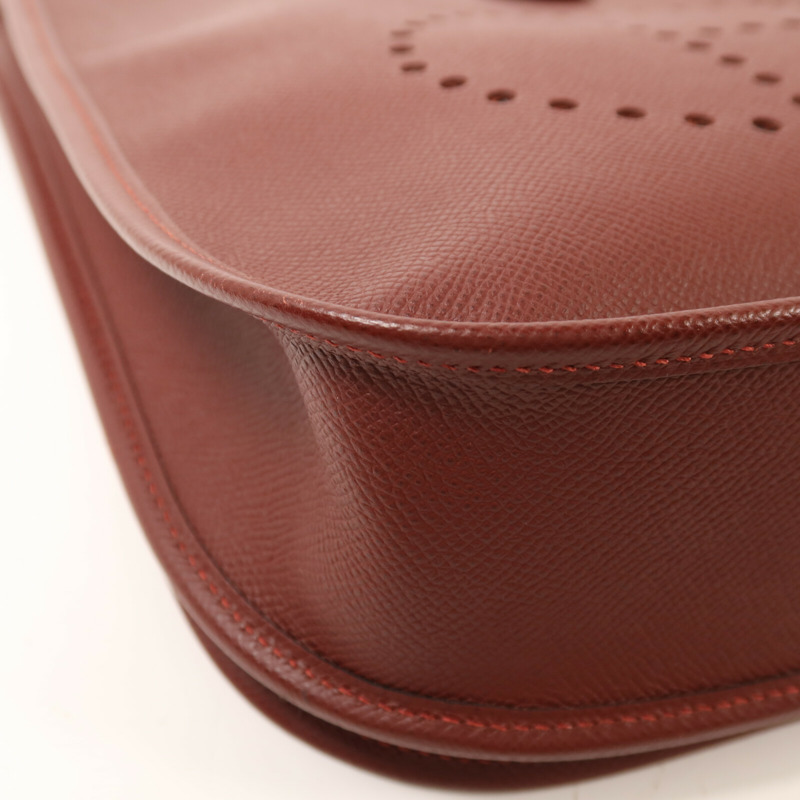 HERMES Epsom皮革Evelyne PM銀扣肩背袋Rouge H-10