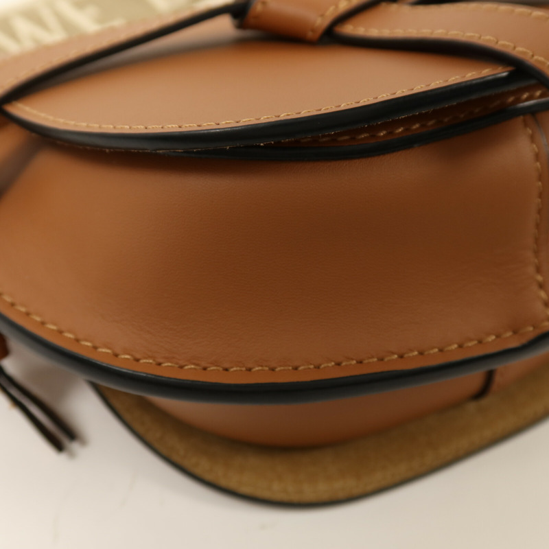 LOEWE 牛皮皮革Mini Gate金扣肩背袋-10