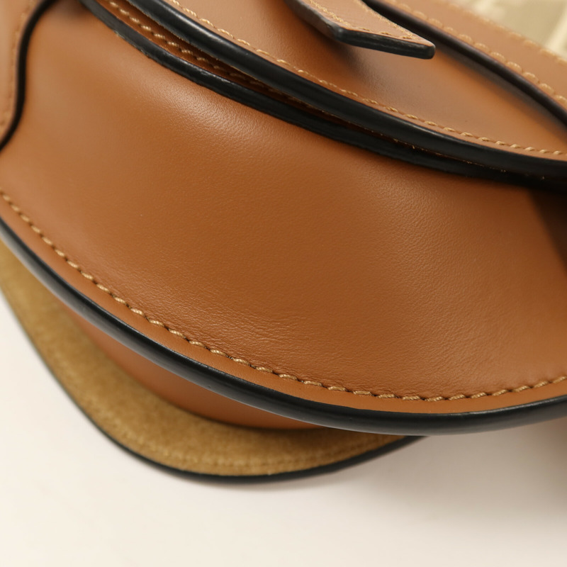 LOEWE 牛皮皮革Mini Gate金扣肩背袋-11