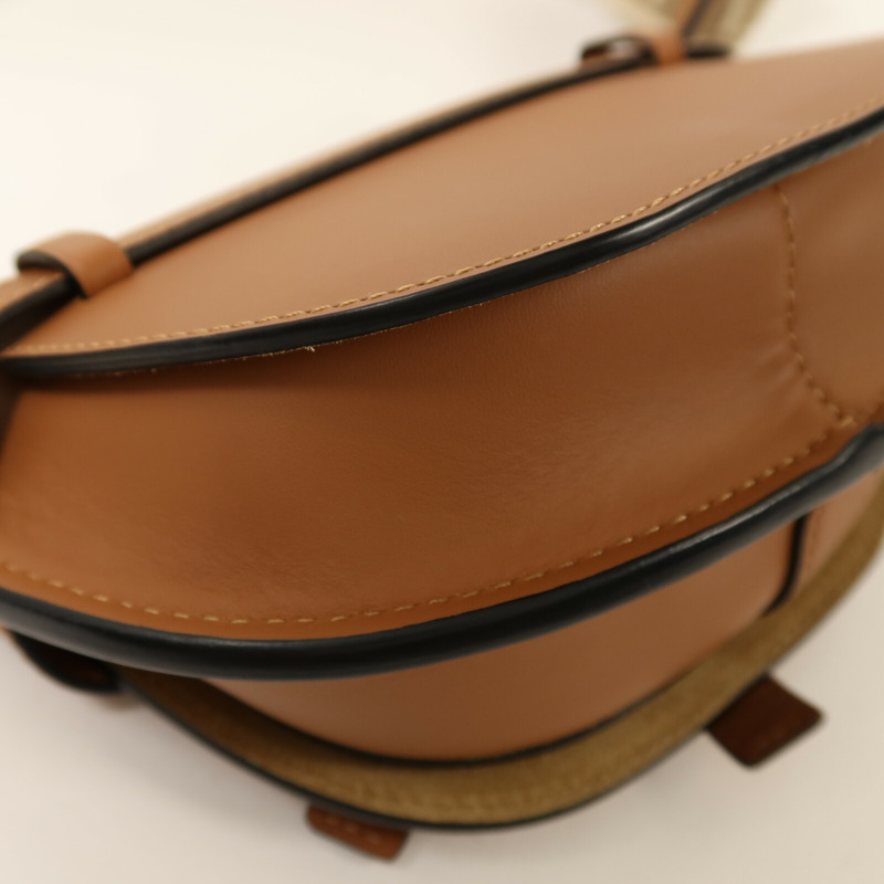 LOEWE 牛皮皮革Mini Gate金扣肩背袋-12