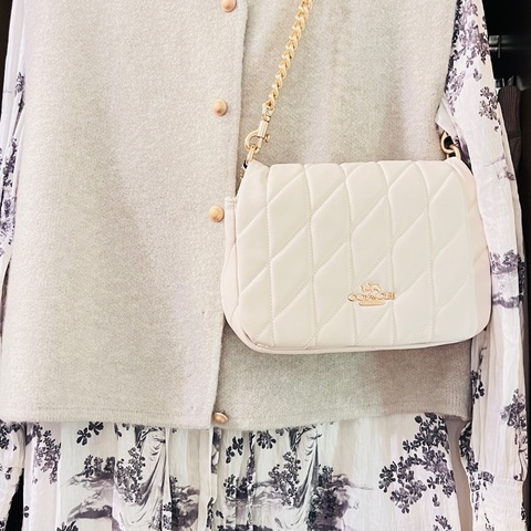 Coach羊皮掀蓋雲朵包（白）可肩揹可斜揹