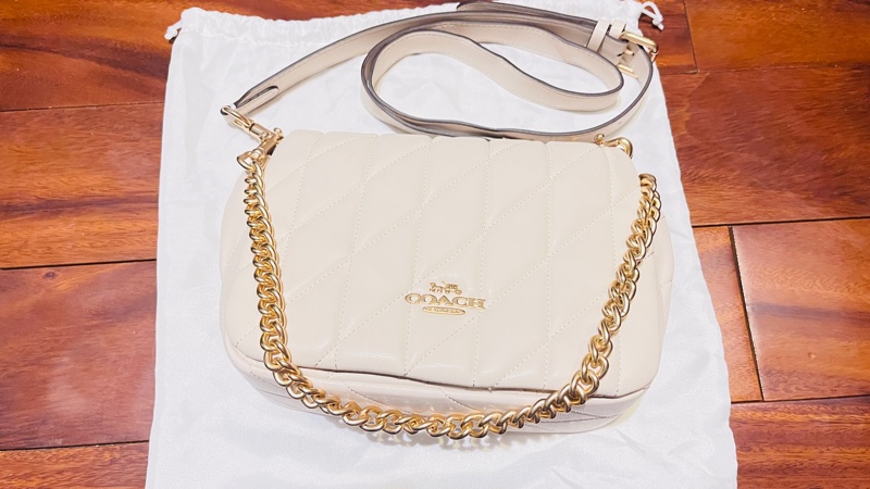 Coach羊皮掀蓋雲朵包(白)可肩揹可斜揹-1