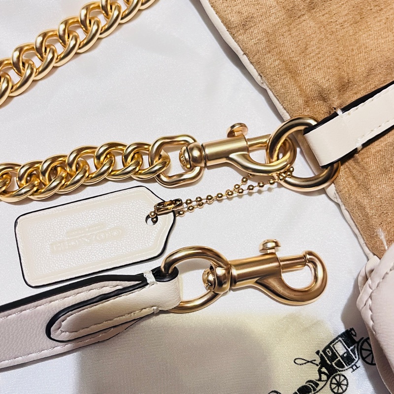 Coach羊皮掀蓋雲朵包(白)可肩揹可斜揹-9