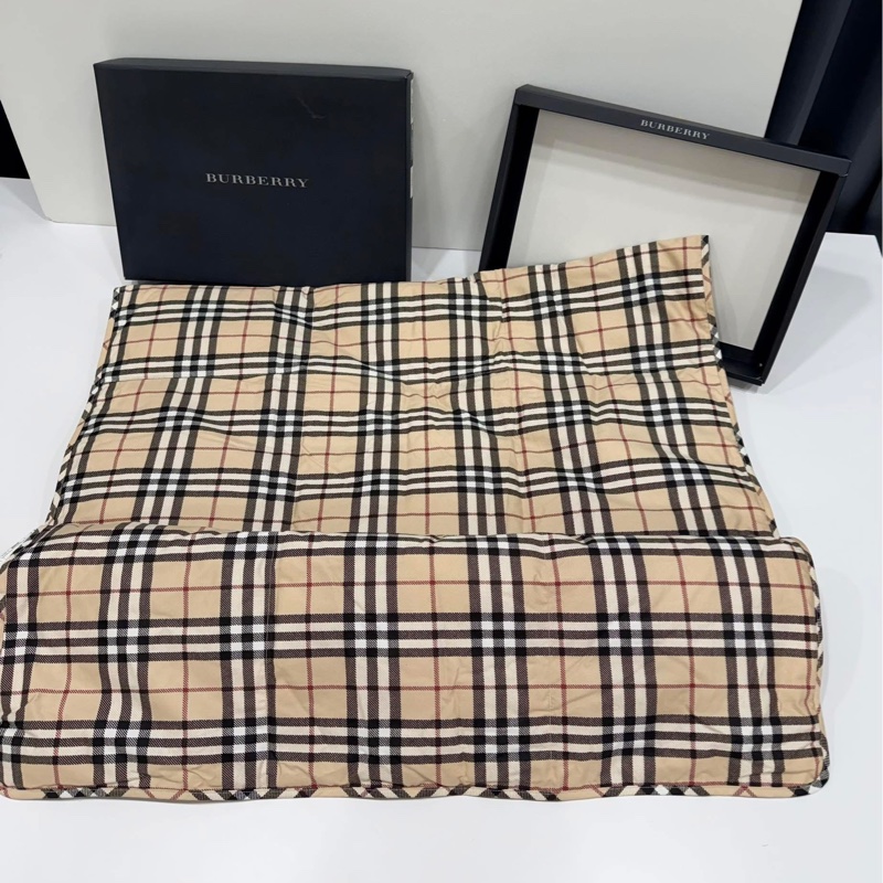 BURBERRY 倫敦 經典格紋羽絨膝上毯(四用)附禮盒和緞帶，送禮自用兩相宜-4