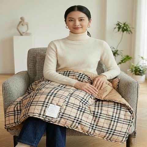 BURBERRY 倫敦 經典格紋羽絨膝上毯(四用)附禮盒和緞帶，送禮自用兩相宜