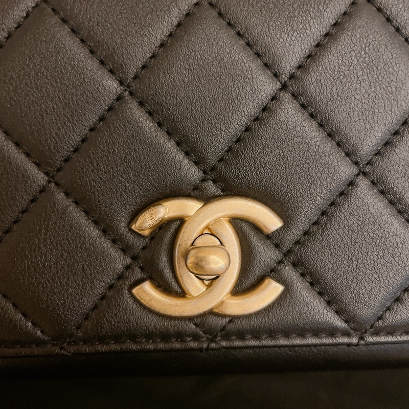 激甜近新閒置平台最低價✨ CHANEL 珍珠粗金鍊手提handle口蓋包方胖子風琴包- 黑金-15