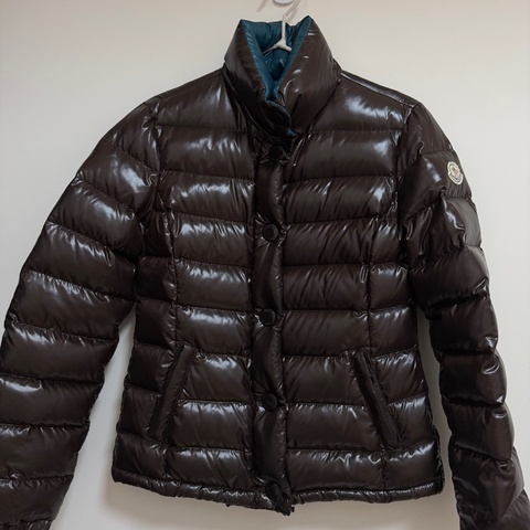 Moncler 咖啡色厚款羽絨外套