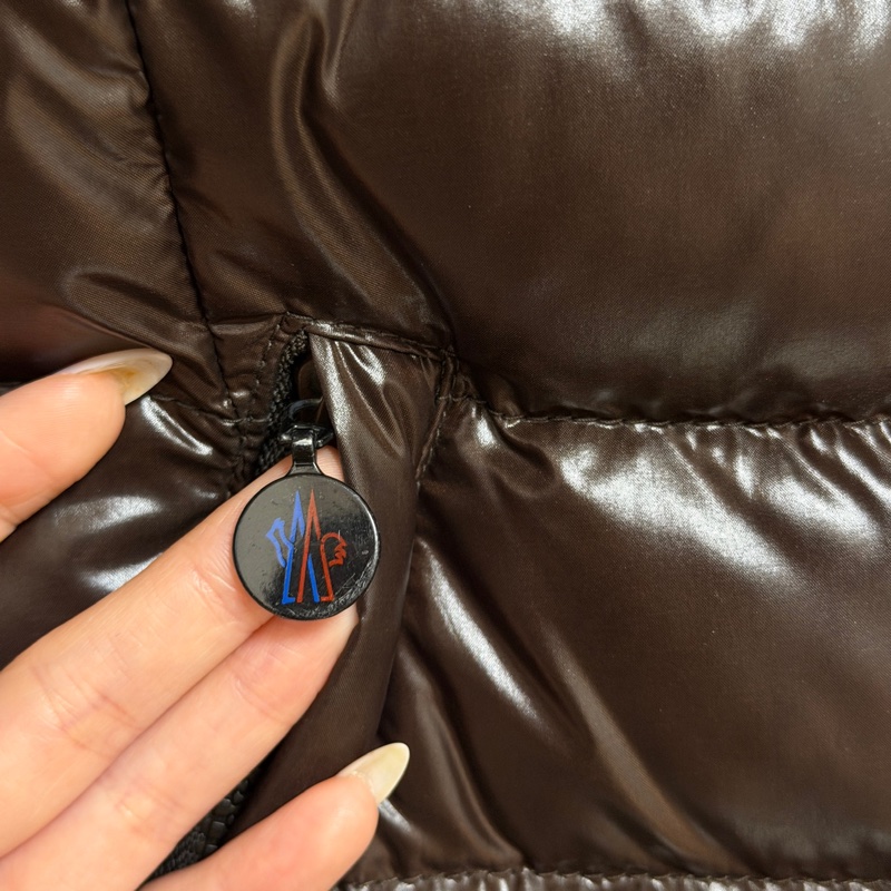 Moncler 咖啡色厚款羽絨外套-5