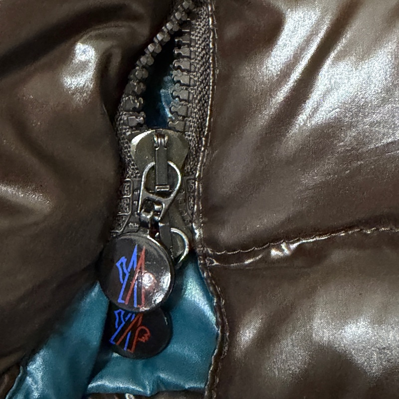 Moncler 咖啡色厚款羽絨外套-16