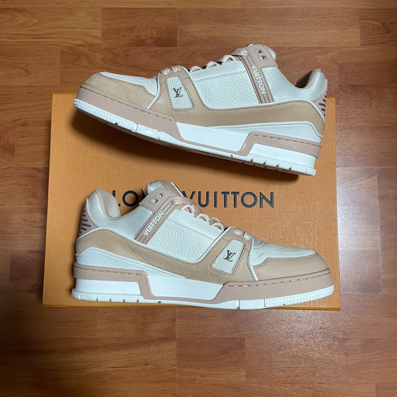Lv Trainer限定粉白色 路易威登正品低幫休閒板鞋 39碼-1