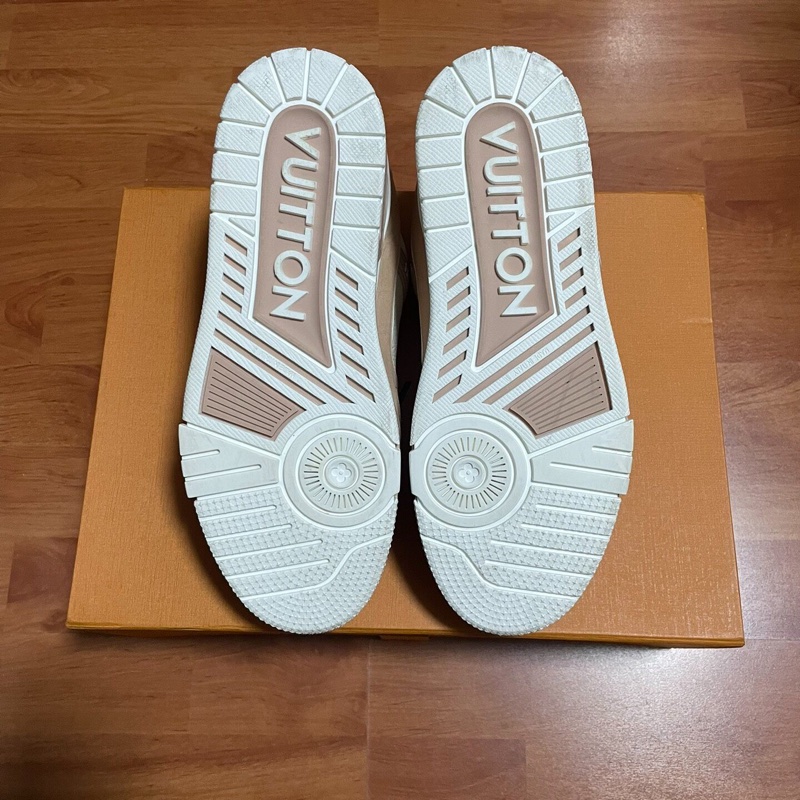 Lv Trainer限定粉白色 路易威登正品低幫休閒板鞋 39碼-9