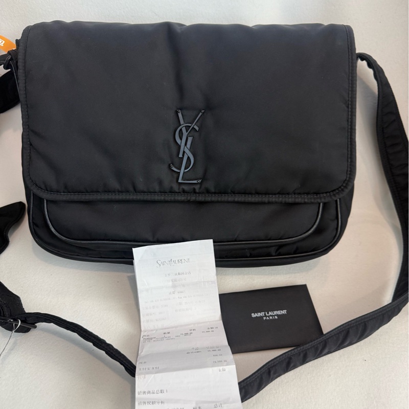 YSL 黑色 niki尼龍郵差包 中號 23年 。尺寸約長32.5cm 寬10cm 高23cm-1