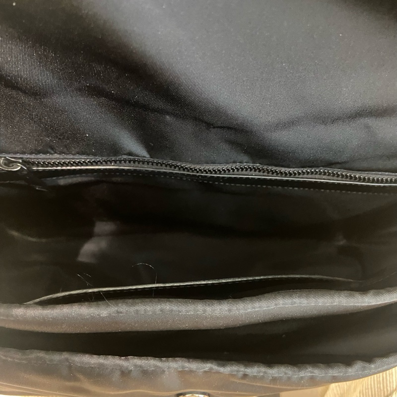 YSL 黑色 niki尼龍郵差包 中號 23年 。尺寸約長32.5cm 寬10cm 高23cm-6